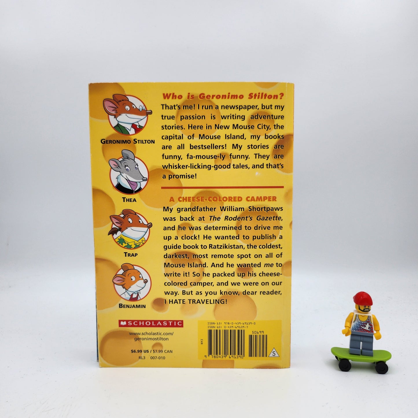 A Cheese-colored Camper (Geronimo Stilton #16)