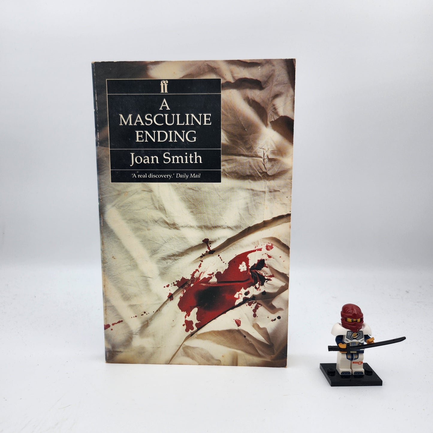 A Masculine Ending (Loretta Lawson #1) -Joan Smith