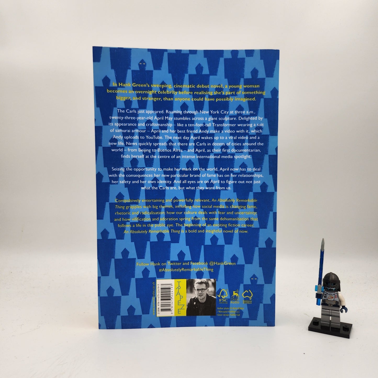 An Absolutely Remarkable Thing (The Carls #1) - Hank Green