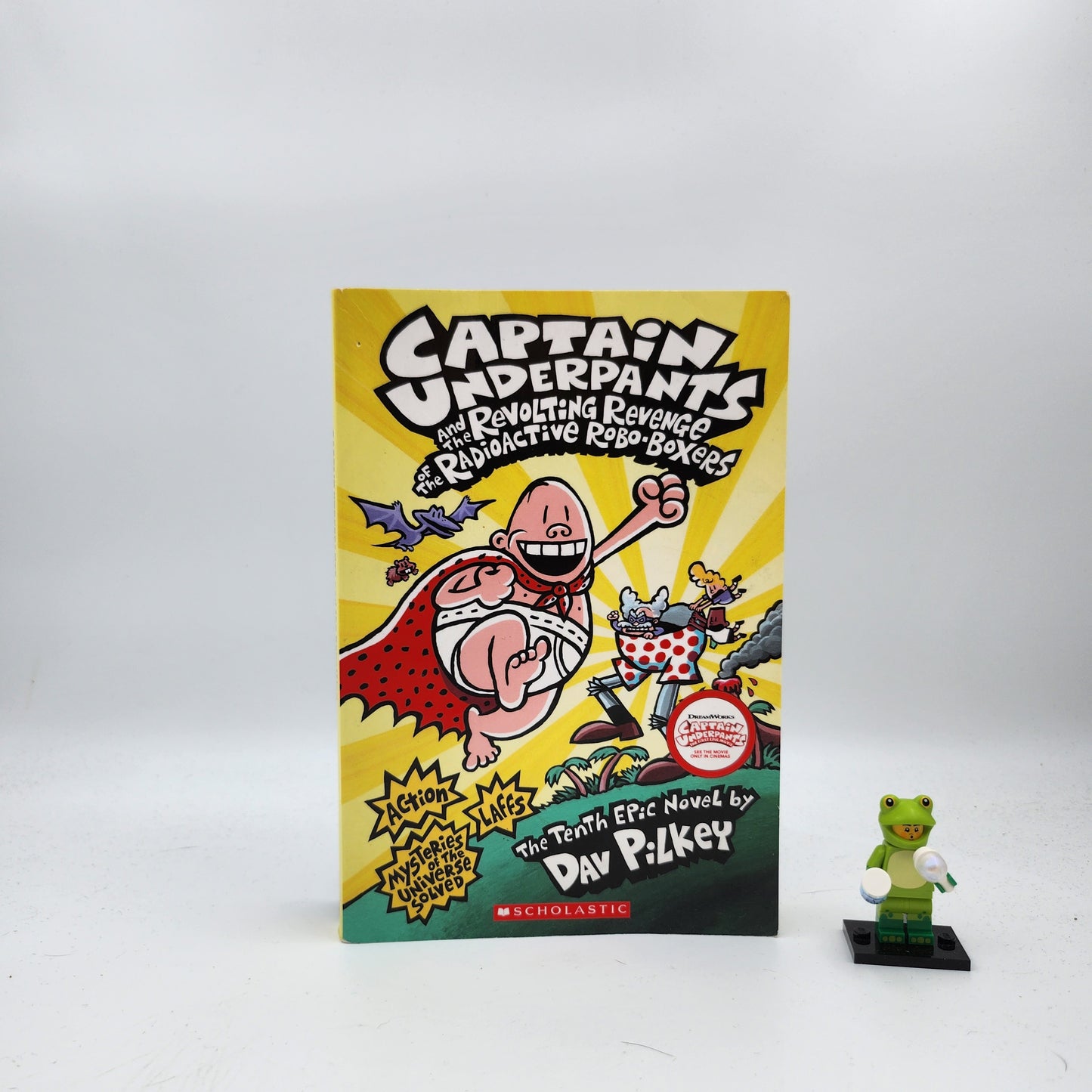 Captain Underpants and the Revolting Revenge of the Radioactive Robo-Boxers (Captain Underpants #10)