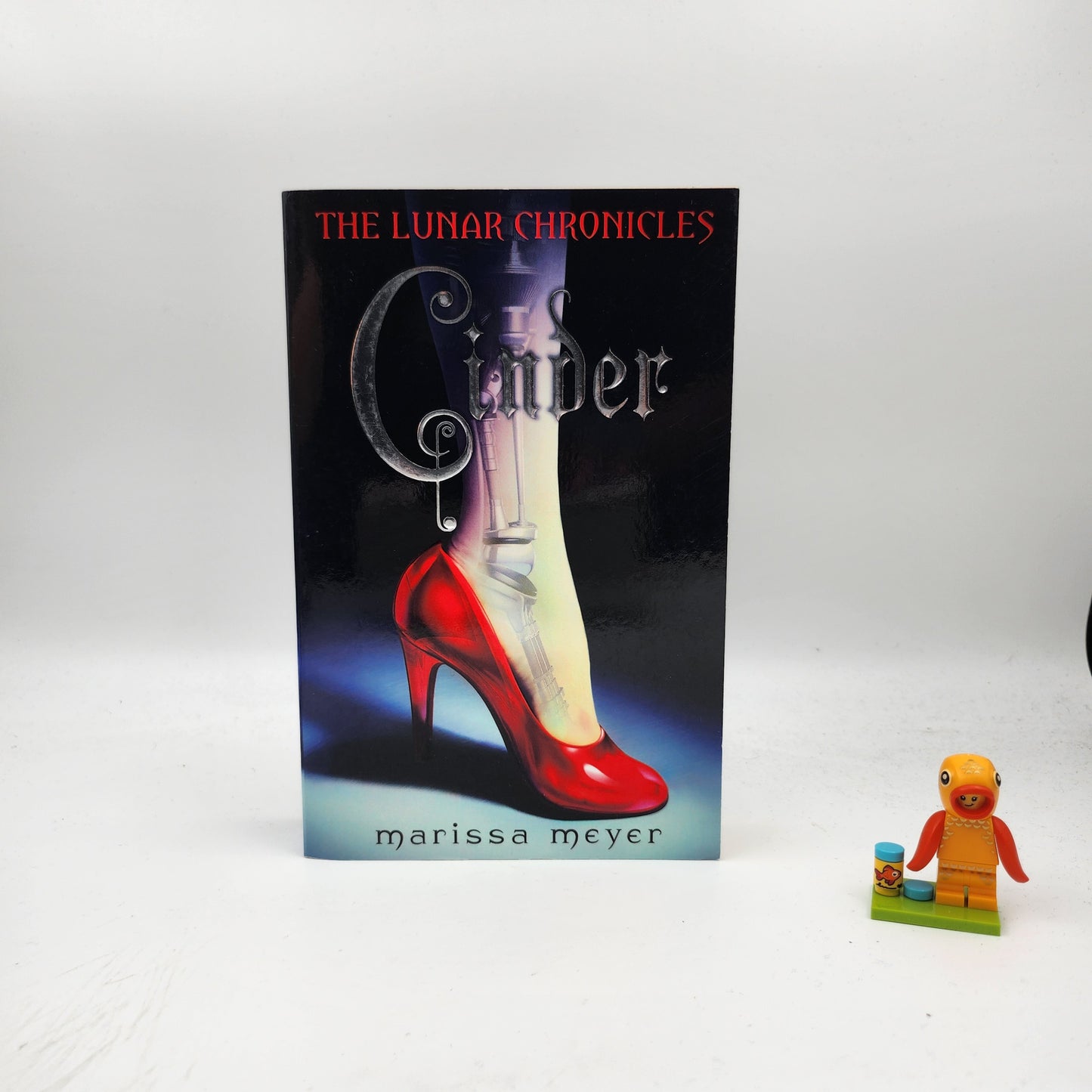 Cinder (The Lunar Chronicles #1)