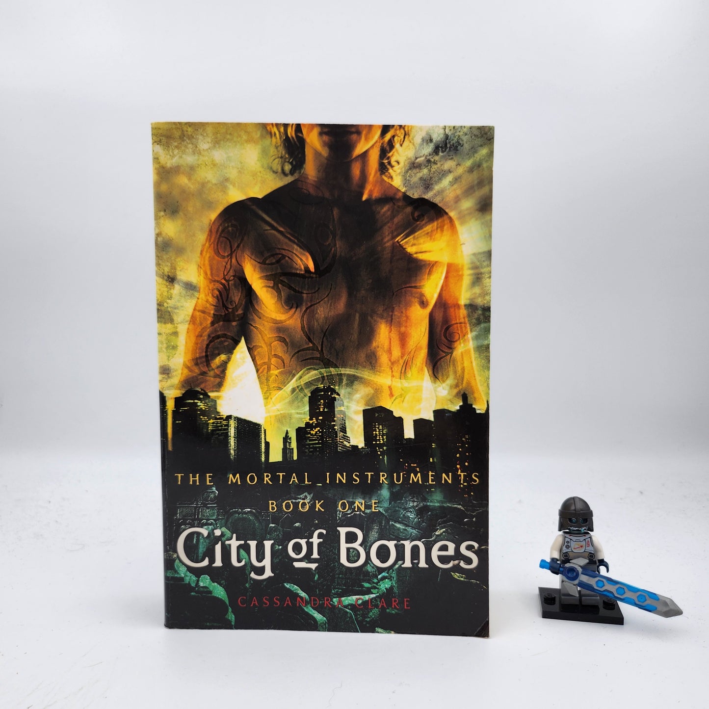 City of Bones (Mortal Instruments #1) - Cassandra Clare