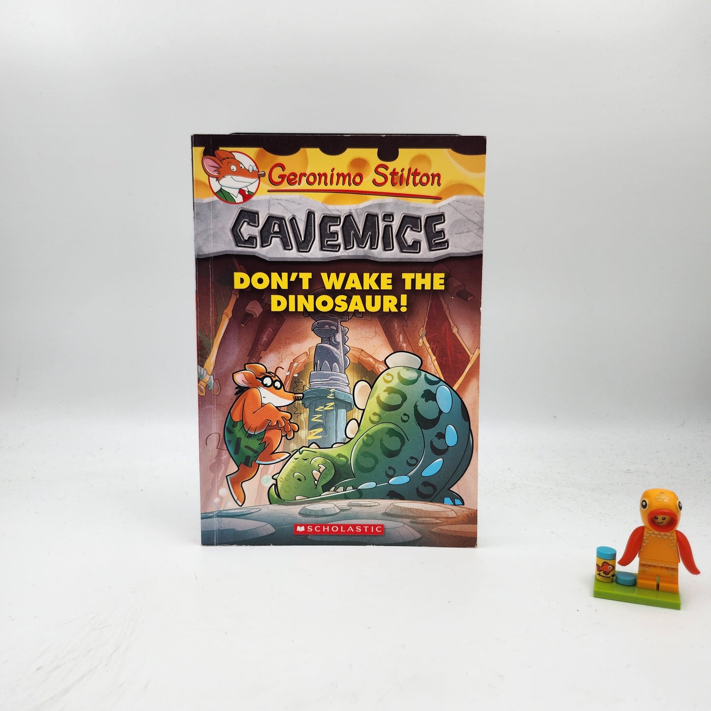 Don't Wake the Dinosaur! (Geronimo Stilton Cavemice #6)