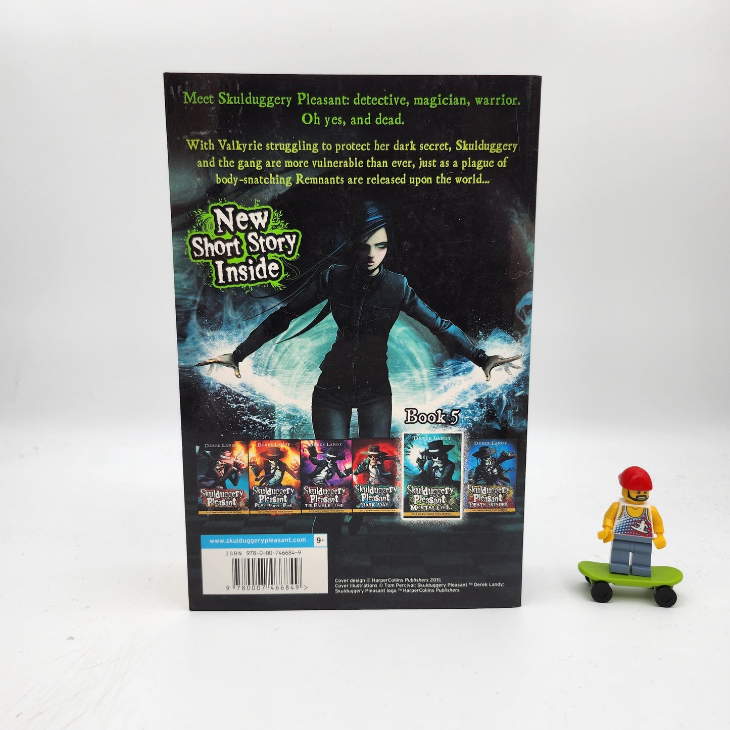 Mortal Coil - (Skulduggery Pleasant #5)