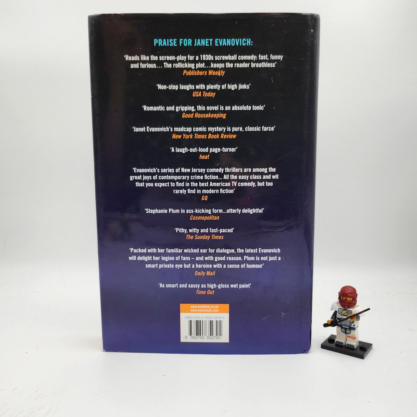 Sizzling Sixteen (Stephanie Plum #16) - Janet Evanovich