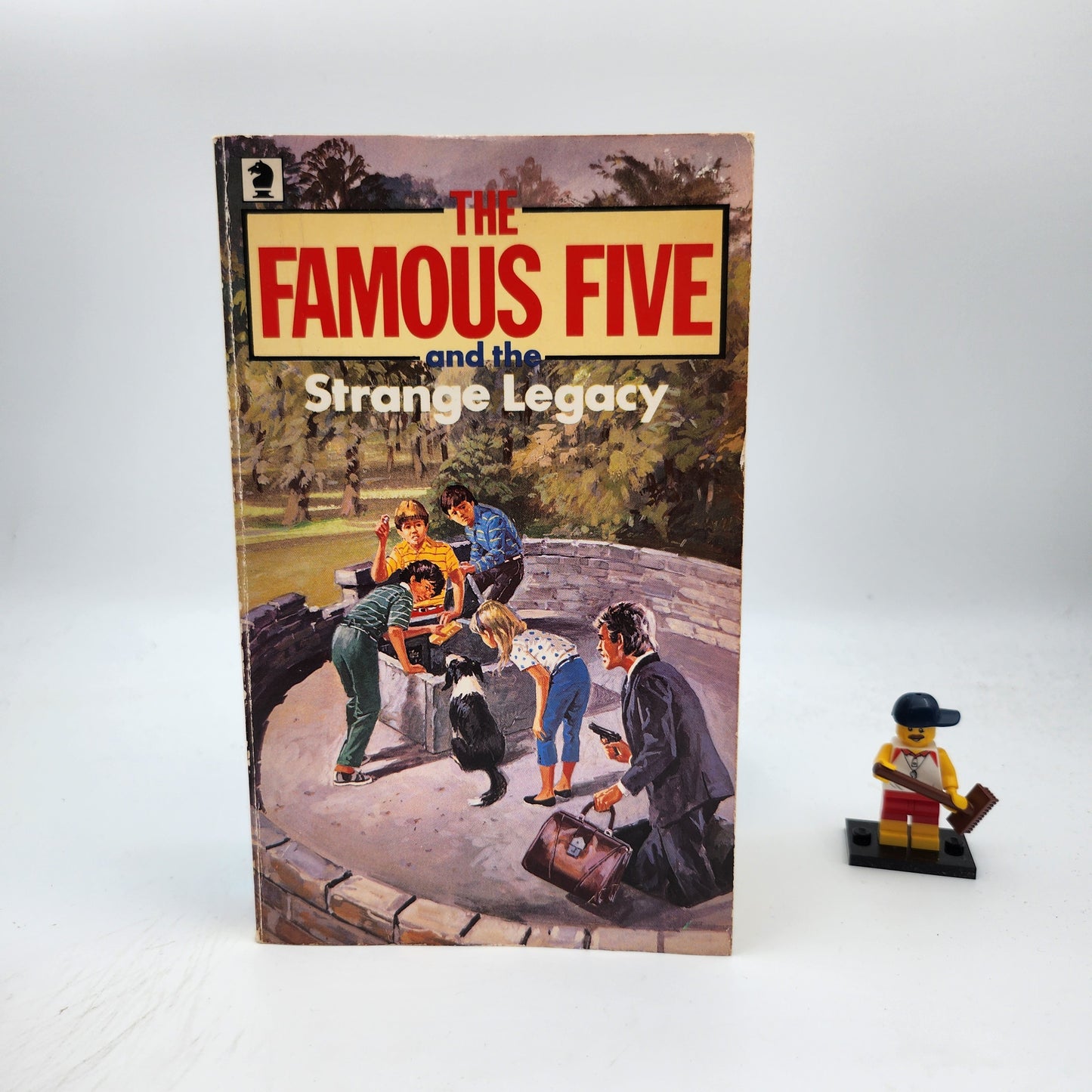 The Famous Five and the Strange Legacy (Claude Voiler Sequels #11)