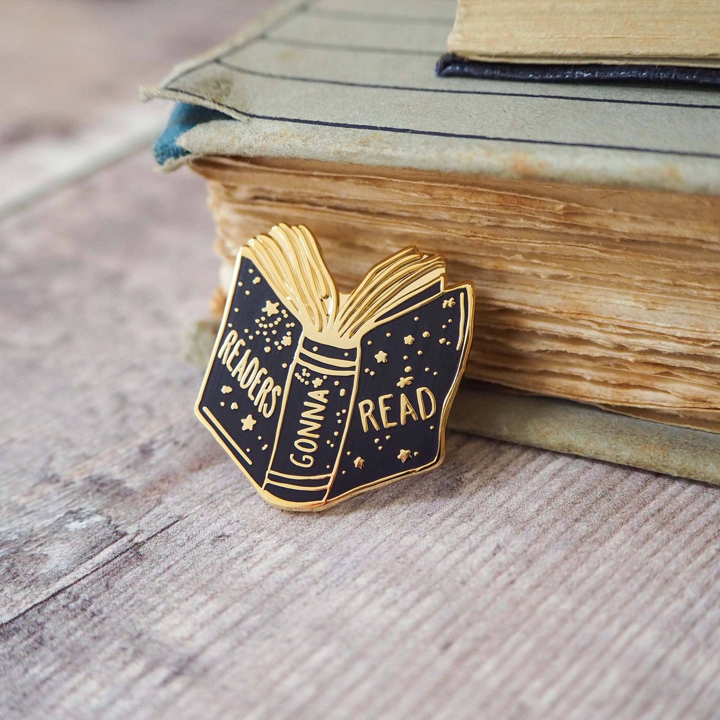 'Readers Gonna Read'- Enamel Pin