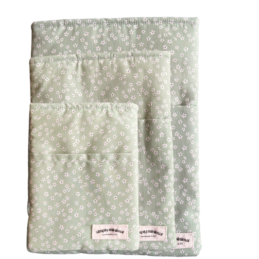 Book Sleeve - Green Daisy