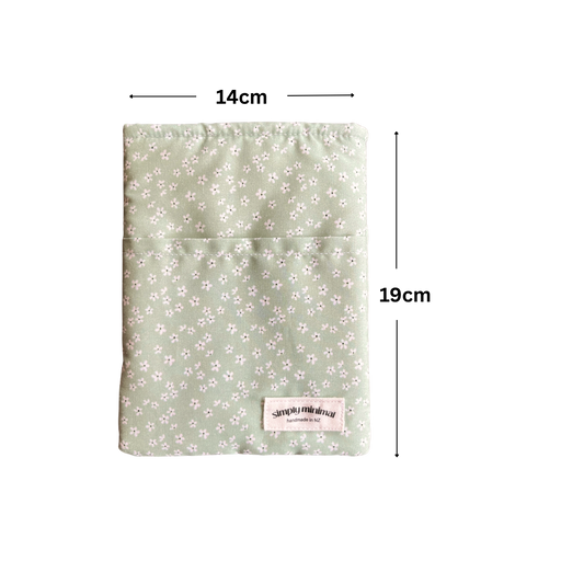 Book Sleeve - Green Daisy