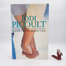 Load image into Gallery viewer, Nineteen Minutes - Jodi Picoult (First Edition)
