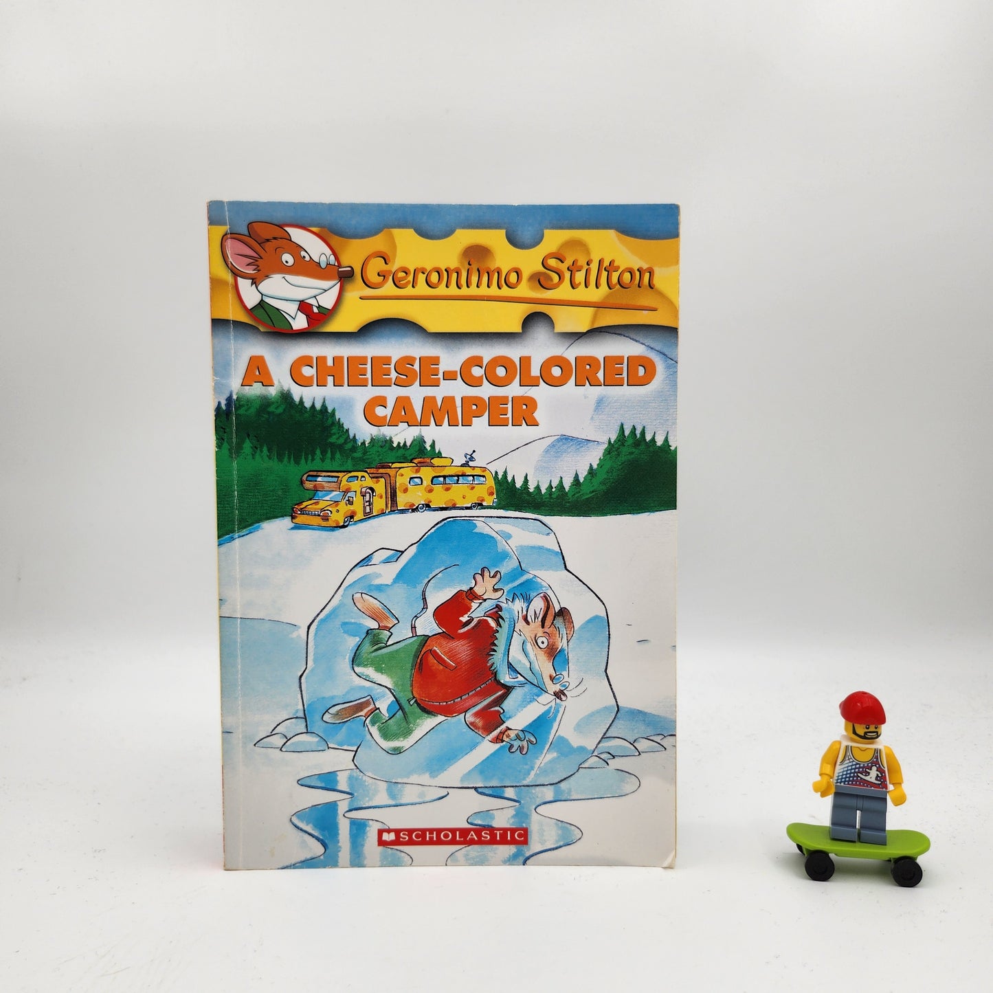 A Cheese-colored Camper (Geronimo Stilton #16)