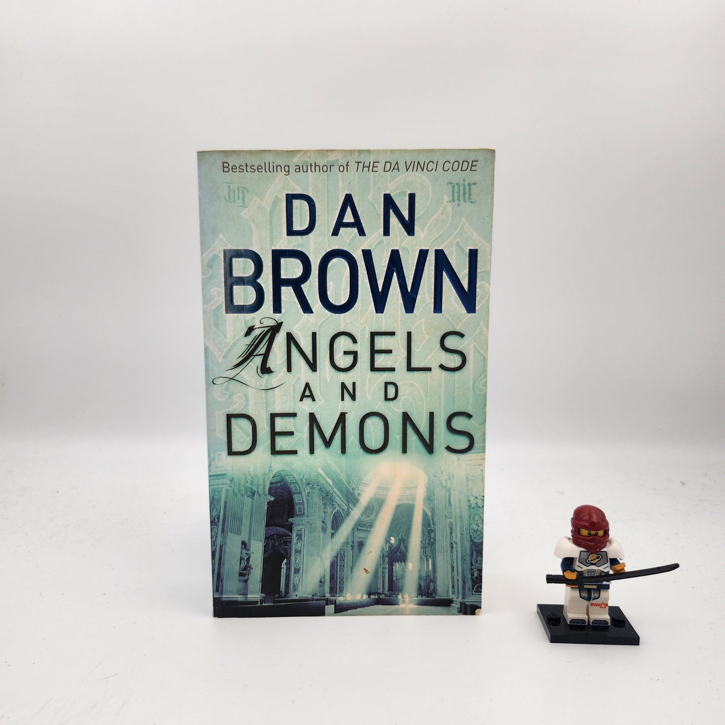 Angels and Demons (Robert Langdon #1) - Dan Brown