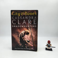 Load image into Gallery viewer, City of Bones (Mortal Instruments #1) - Cassandra Clare
