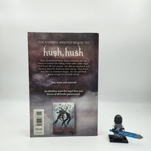 Load image into Gallery viewer, Crescendo (Hush, Hush #2) - Becca Fitzpatrick
