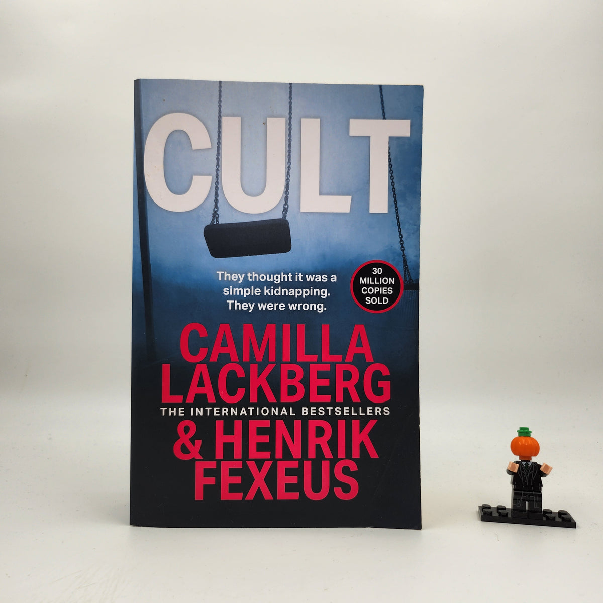 Cult (Mina & Vincent #2)