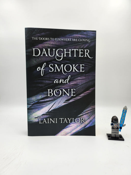 Daughter of Smoke and Bone (Daughter of Smoke & Bone #1)