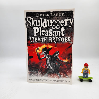 Death Bringer  (Skulduggery Pleasant #6)