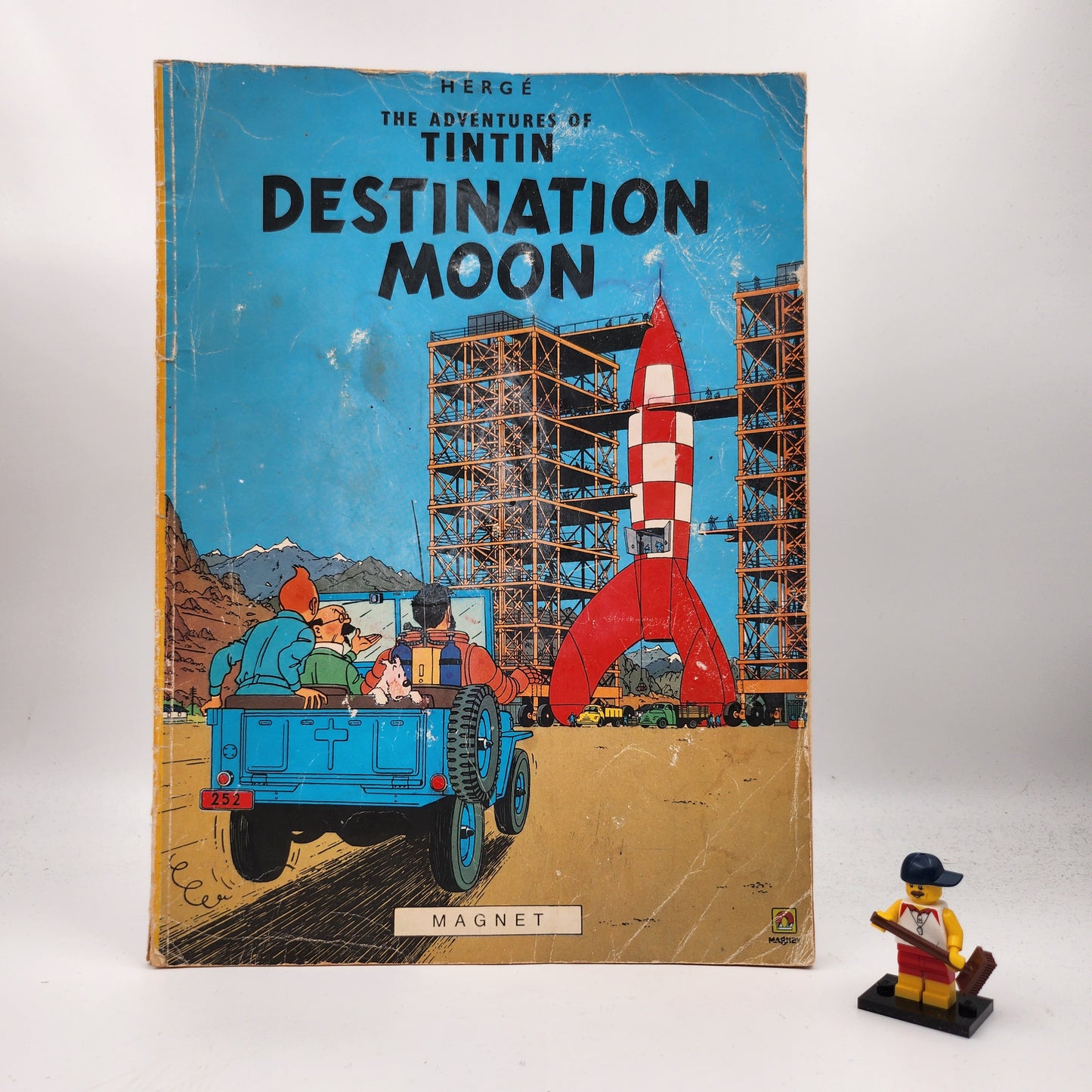 Destination Moon (Tintin #16)