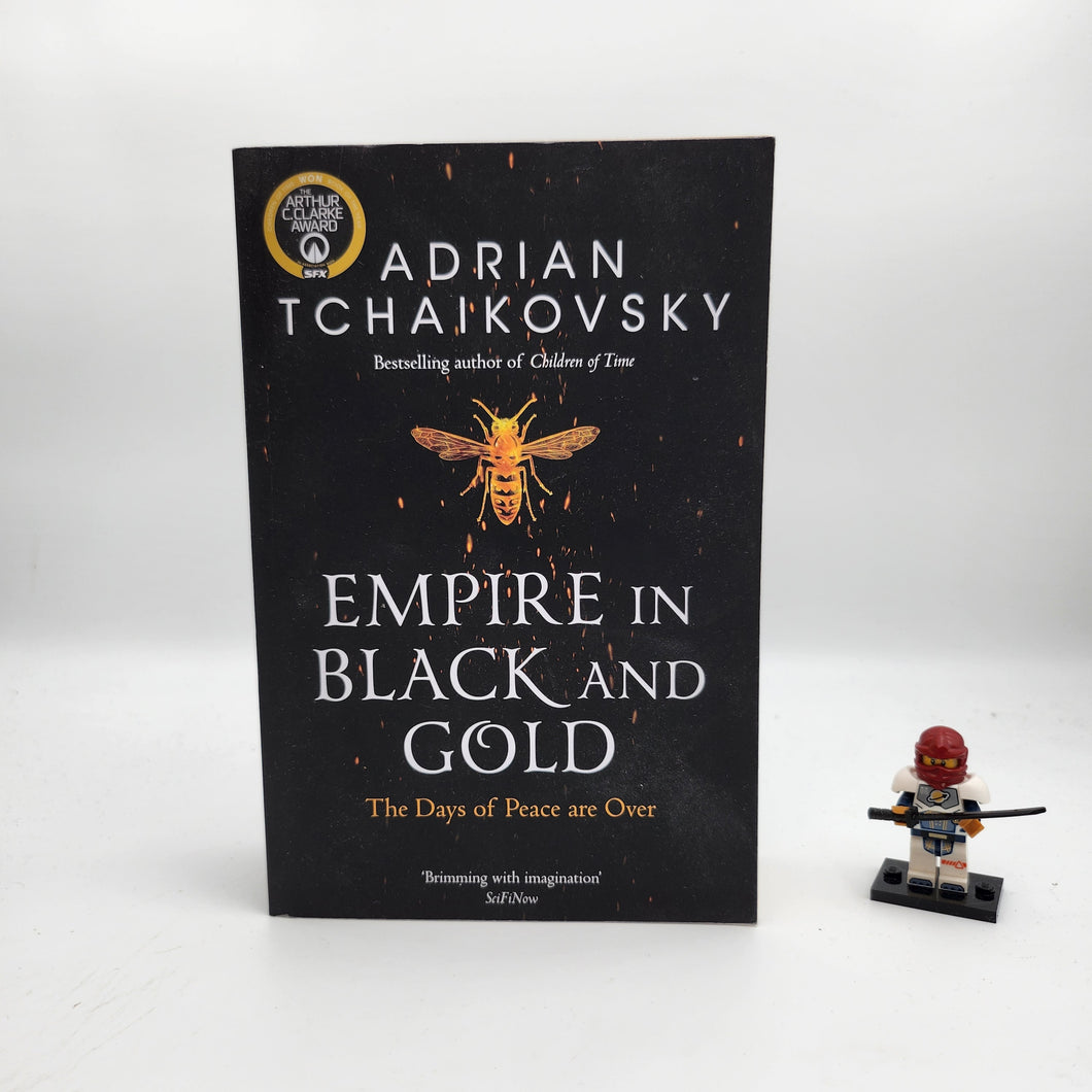 Empire in Black and Gold (Shadows of the Apt #1) - Adrian Tchaikovsky