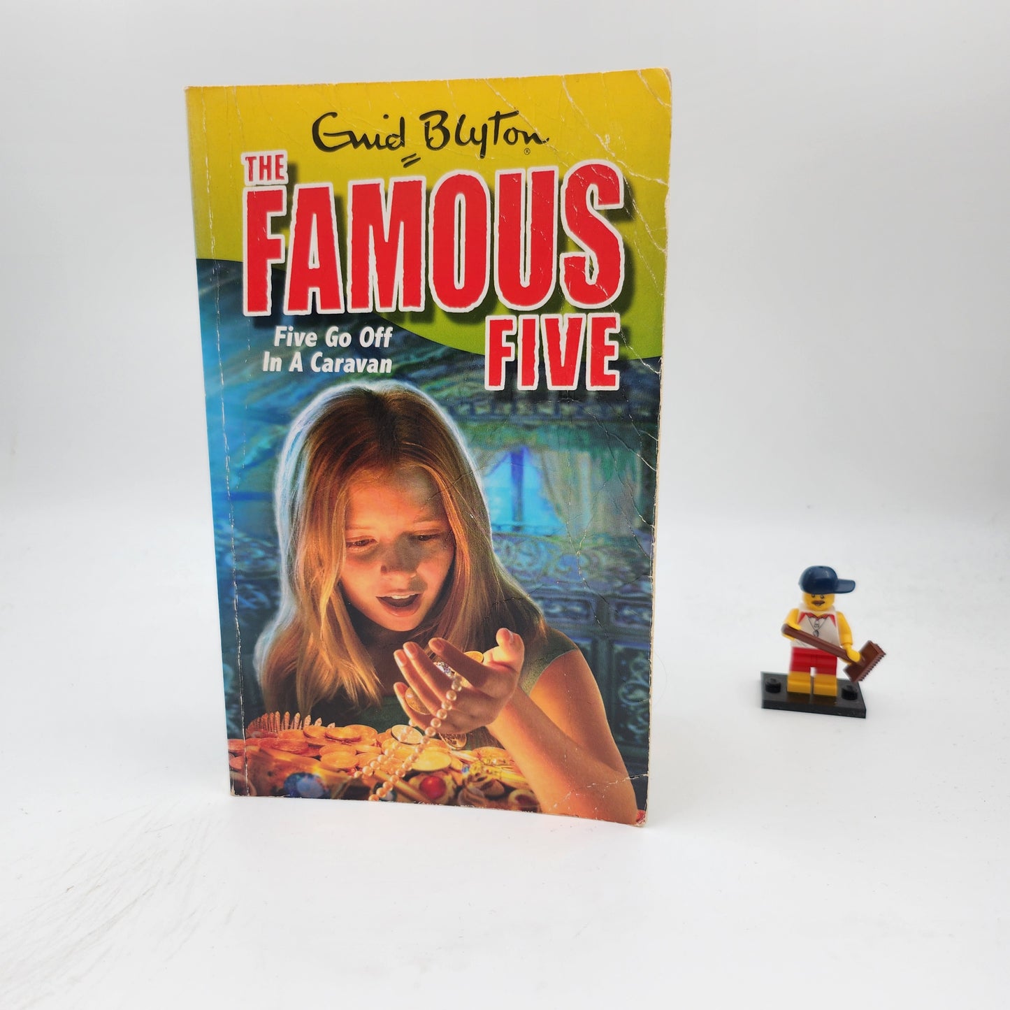 Five Go Off in a Caravan (Famous Five #5)