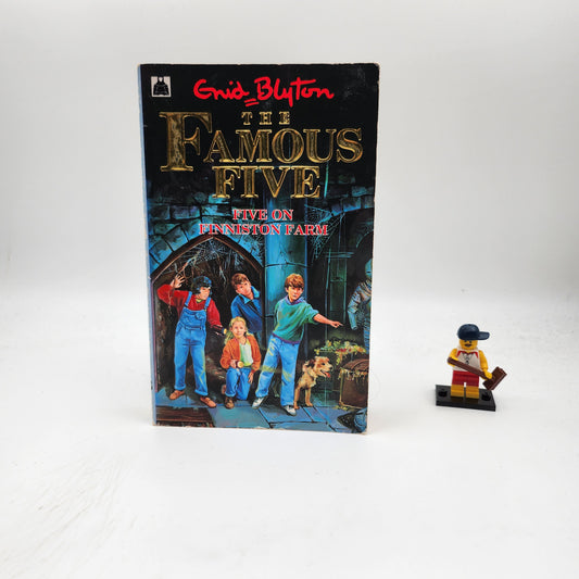 Five on Finniston Farm (Famous Five #18)