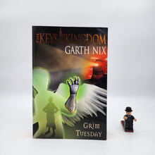 Load image into Gallery viewer, Grim Tuesday (The Keys to the Kingdom #2)  - Garth Nix
