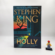 Load image into Gallery viewer, Holly (Holly Gibney #3) - Stephen King
