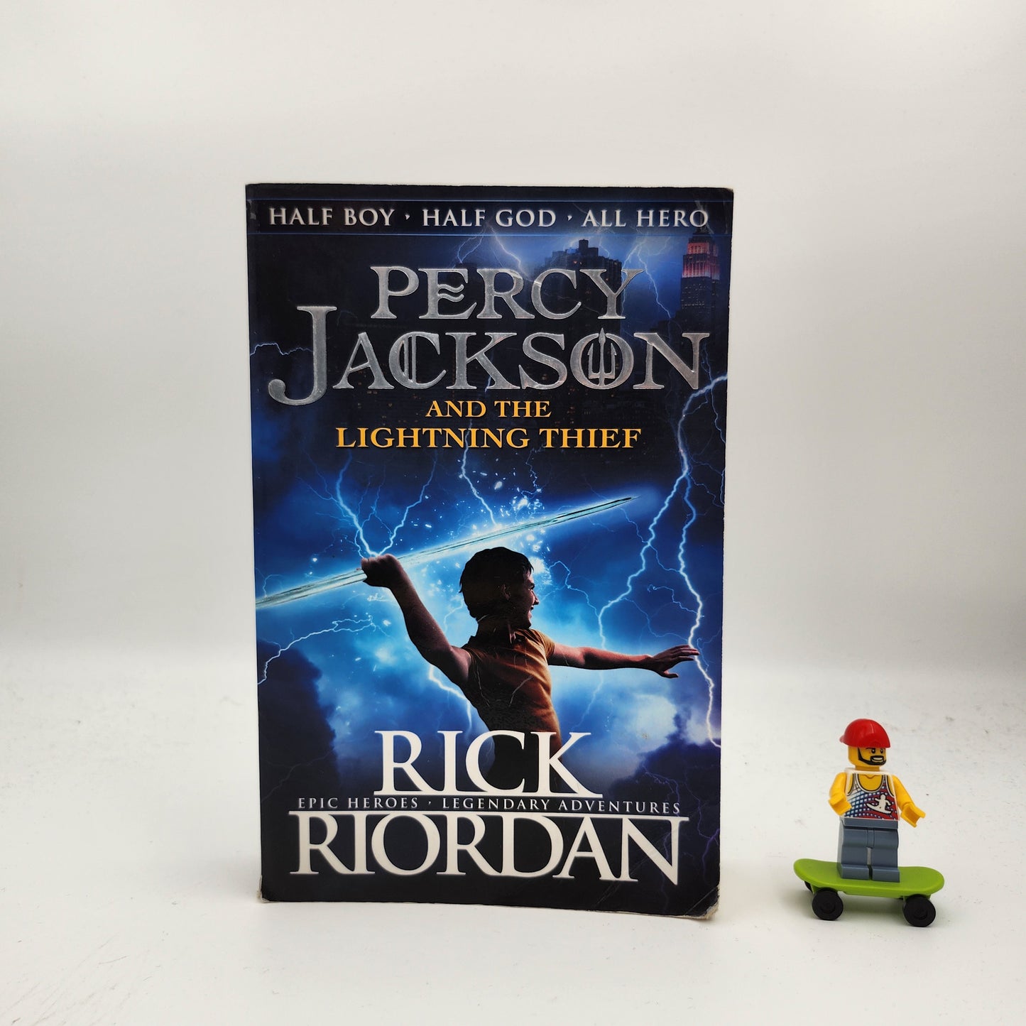 Percy Jackson and the Lightning Thief (Percy Jackson and the Olympians #1) - Rick Riordan