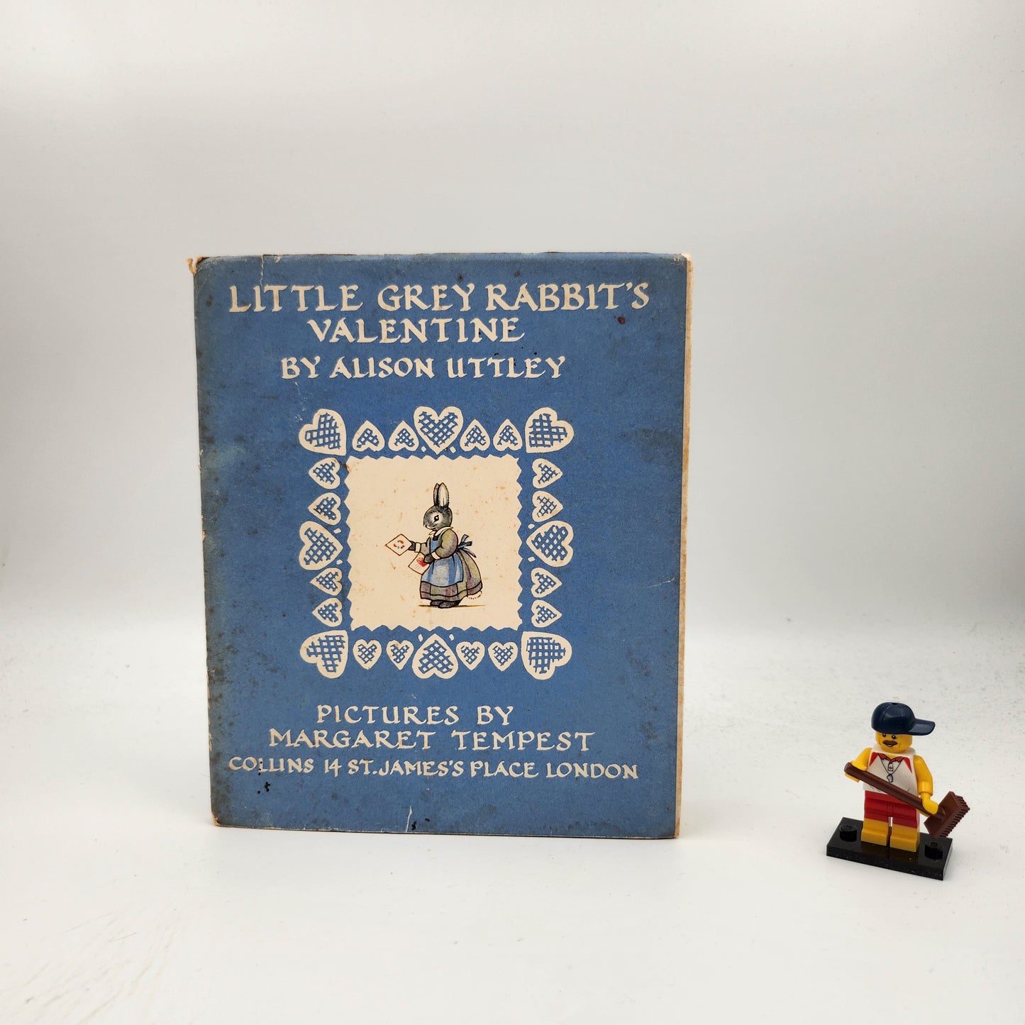 Little Grey Rabbit's Valentine (Tales of the Little Grey Rabbit #22)