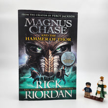 Load image into Gallery viewer, Magnus Chase and the Hammer of Thor (Magnus Chase and the Gods of Asgard #2) - Rick Riordan
