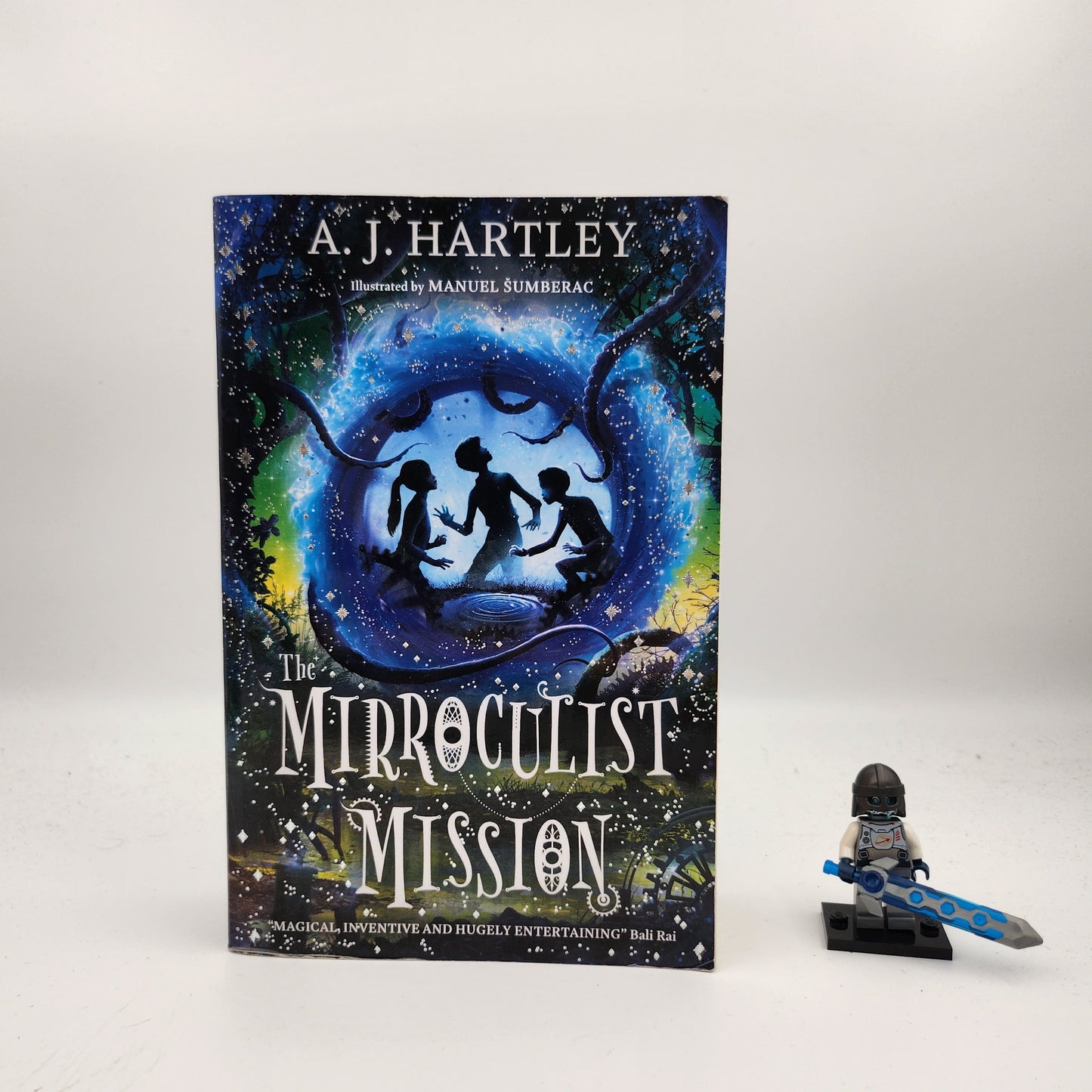 The Mirroculist (Beyond the Mirror #2) - Mission A.J. Hartley