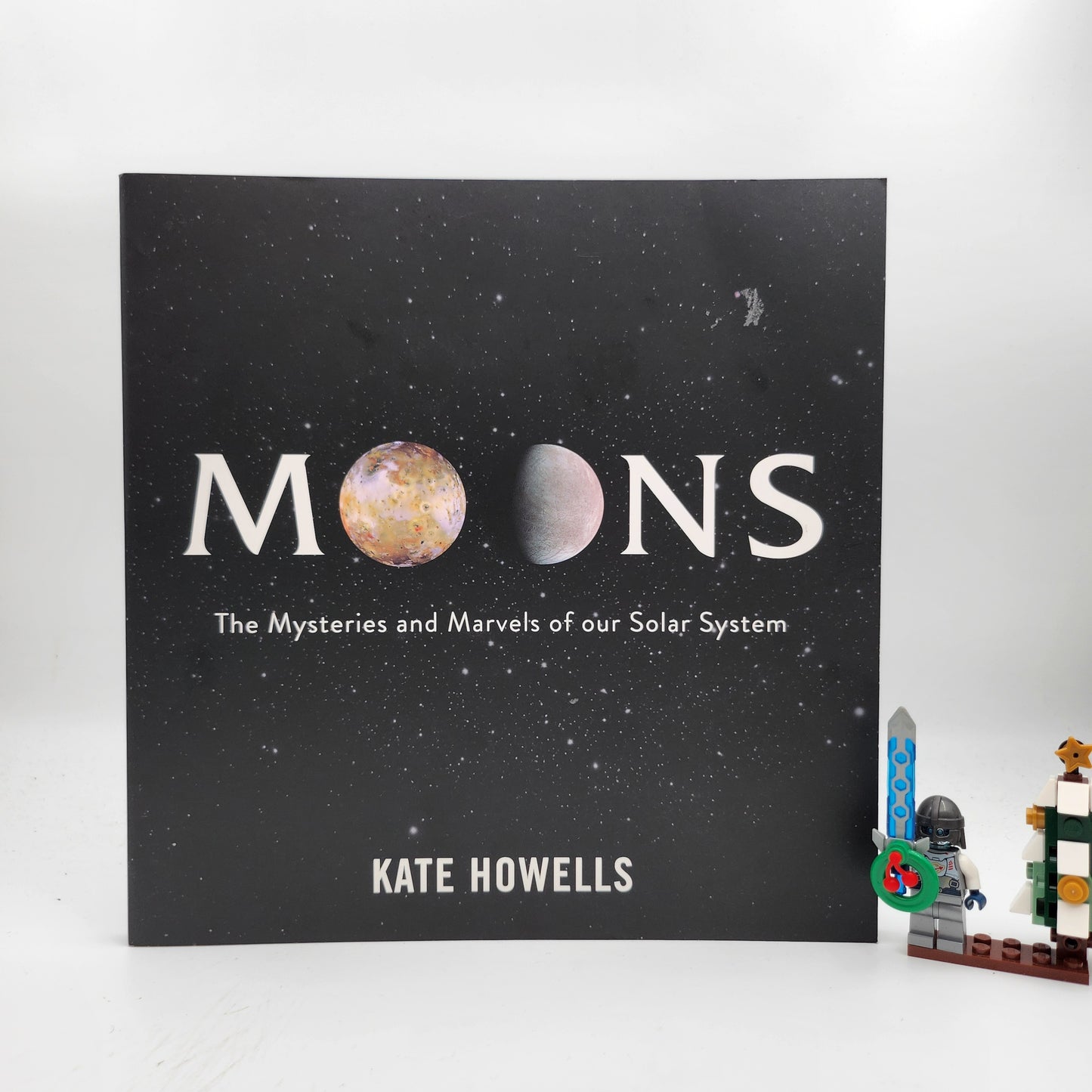 Moons: The Mysteries and Marvels of Our Solar System - Kate Howells