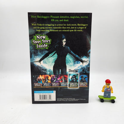 Mortal Coil - (Skulduggery Pleasant #5)