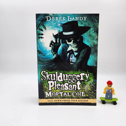 Mortal Coil - (Skulduggery Pleasant #5)