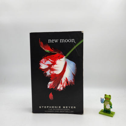 New Moon (The Twilight Saga #2)