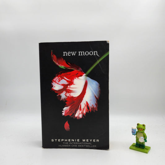 New Moon (The Twilight Saga #2)