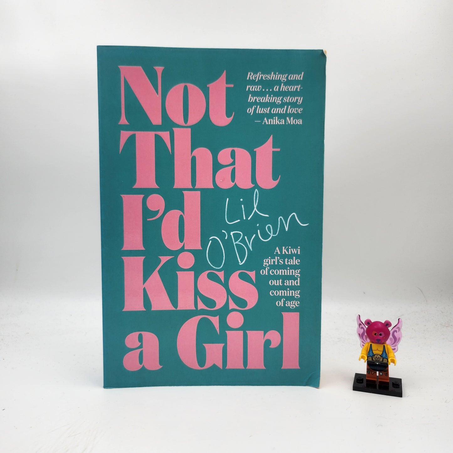 Not That I'd Kiss A Girl: A Kiwi girl's tale of coming out and coming of age
