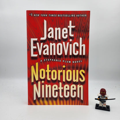 Notorious Nineteen (Stephanie Plum #19) - Janet Evanovich