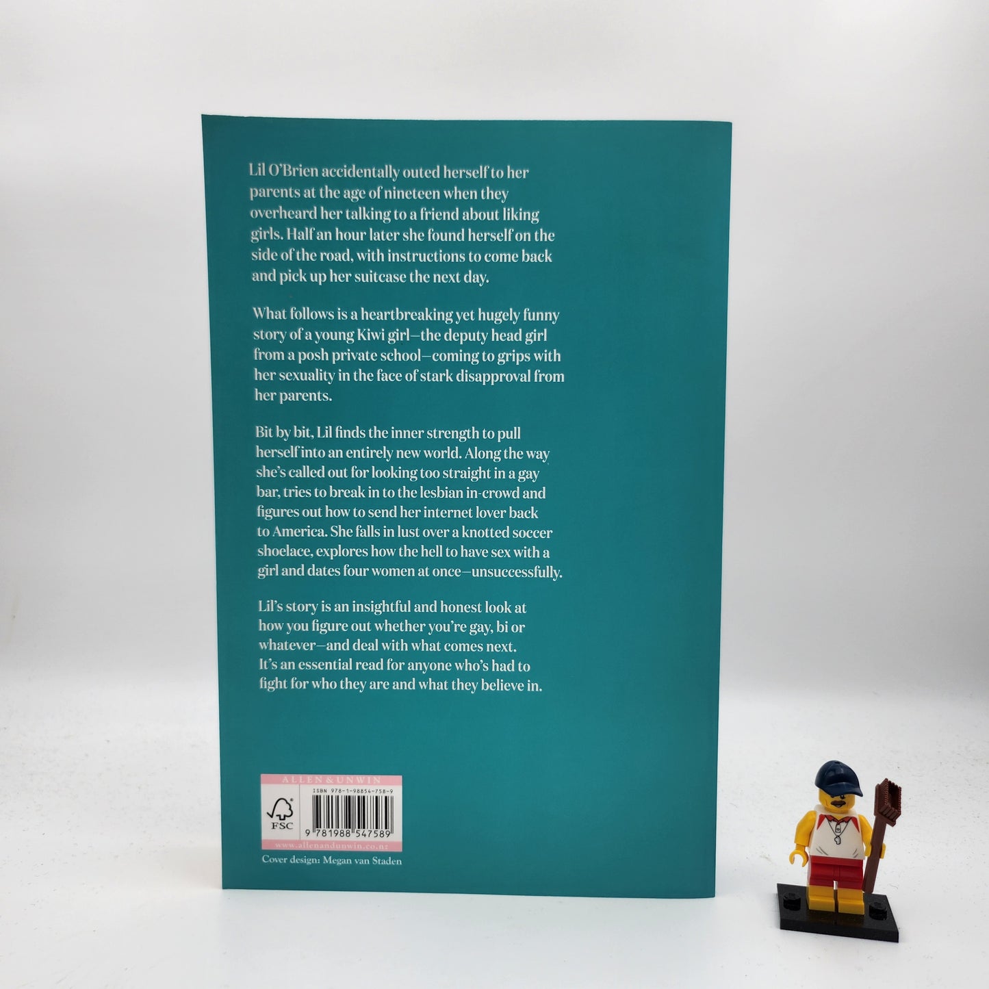 Not That I'd Kiss A Girl: A Kiwi girl's tale of coming out and coming of age - Lil O'Brien