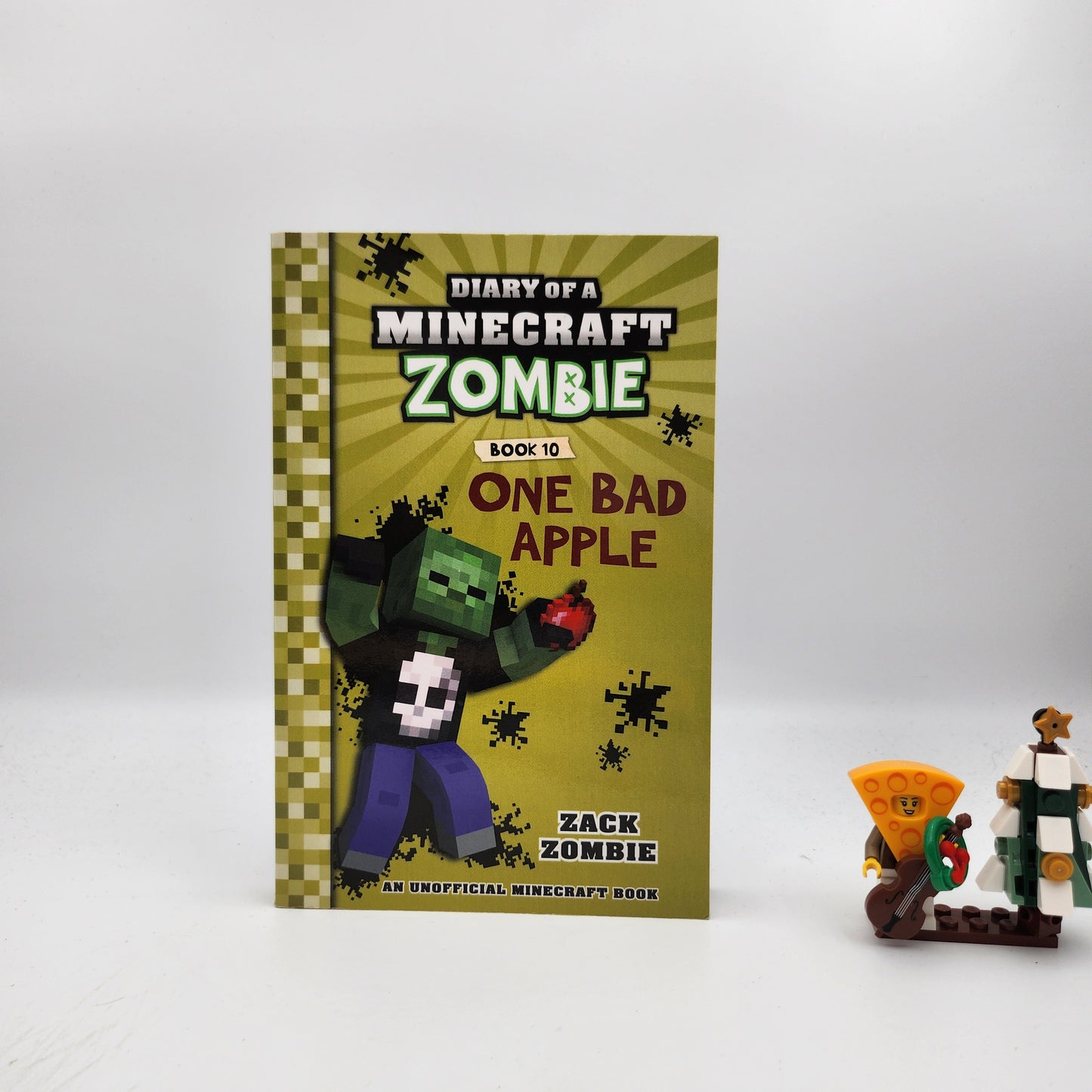 One Bad Apple  (Diary of a Minecraft Zombie #10) - Zack Zombie