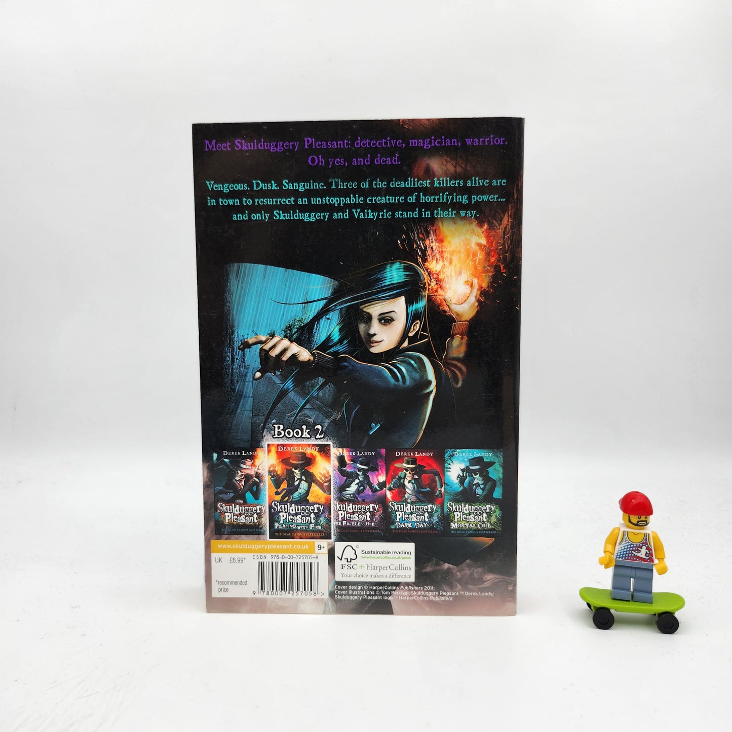 Playing with Fire - (Skulduggery Pleasant #2)