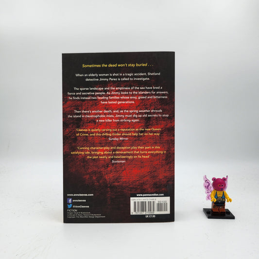 Red Bones (Shetland #3)
