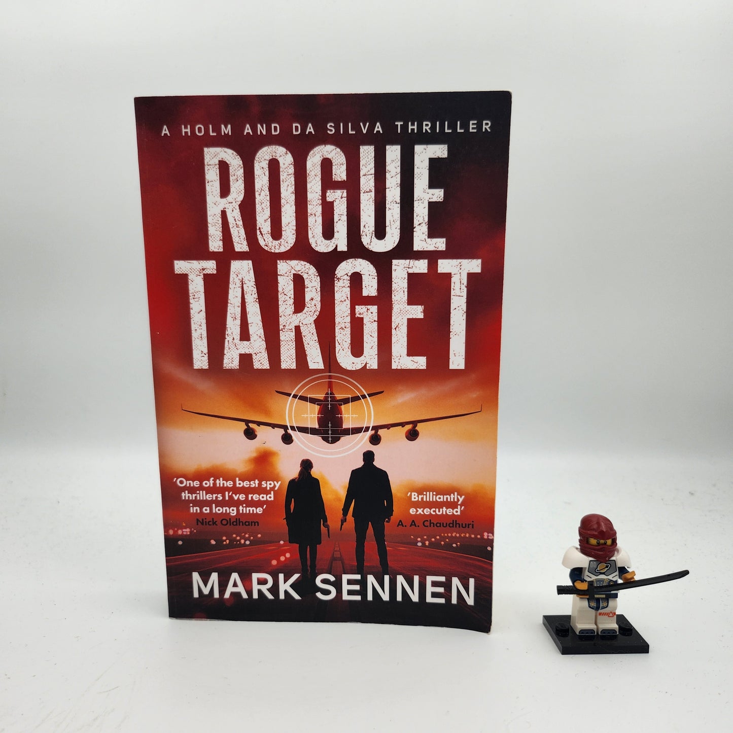 Rogue Target (Holm & da Silva #2) Mark Sennen