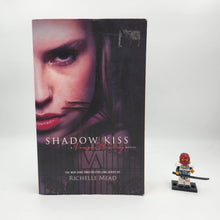 Load image into Gallery viewer, Shadow Kiss (Vampire Academy #3) - Richelle Mead
