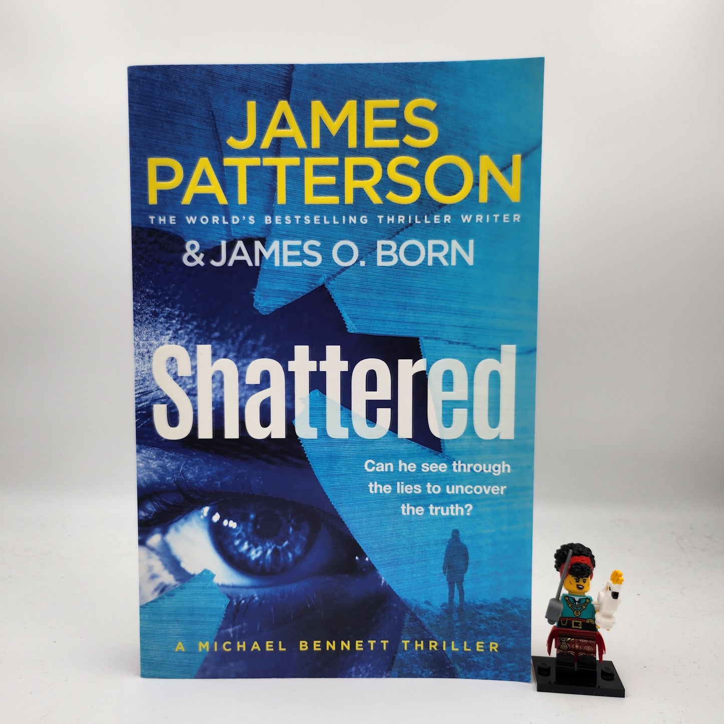 Shattered (Michael Bennett #14)- James Patterson