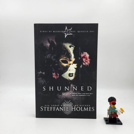 Shunned (Kings of Miskatonic Prep #1)