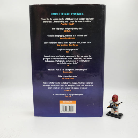 Sizzling Sixteen (Stephanie Plum #16) - Janet Evanovich