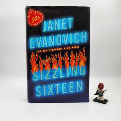 Sizzling Sixteen (Stephanie Plum #16) - Janet Evanovich