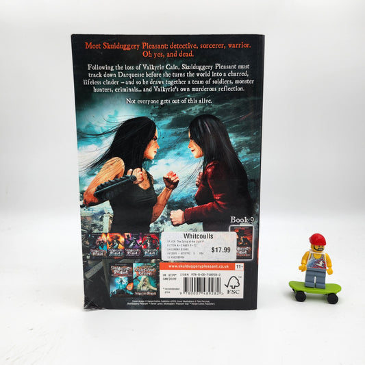 The Dying of the Light (Skulduggery Pleasant #9)