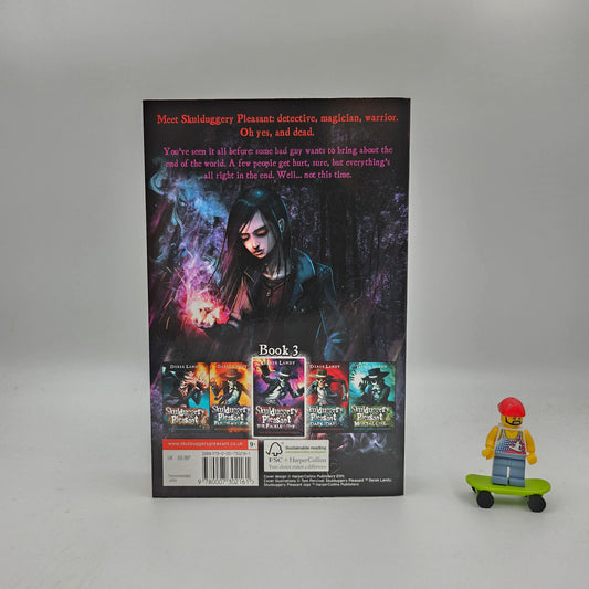 The Faceless Ones - (Skulduggery Pleasant #3)